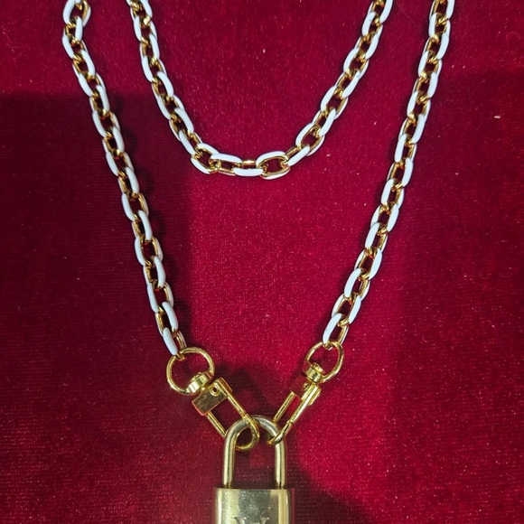 Louis Vuitton Gold and White Chain with authentic Padlock Necklace 316 - Picture 1 of 4